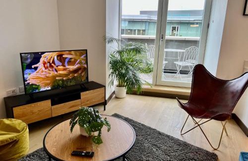 Cambridge Apartment | Welcoming Walnut Tree Apartment with Roof Terrace Escape