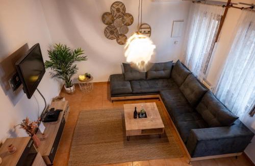Archanes Villa | Welcoming Walnut Tree Villa: Ideal for Families and Pets
