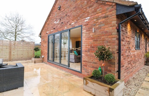 Abbots Bromley Cottage | Pet-Friendly Walnut View with Garden in Abbots Bromley