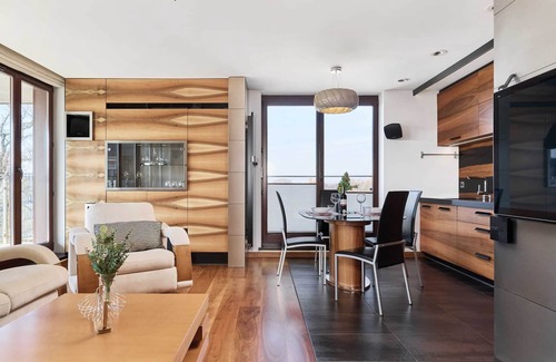 Krzyki Apartment | Pet-Friendly One-Bedroom Apartment at Walońska 7