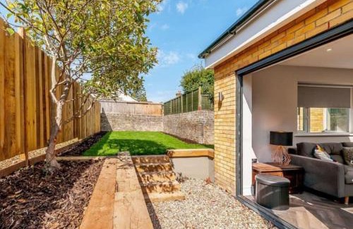 Margate House | Walpole BACK House: Family-Friendly Retreat for 6-8 Guests