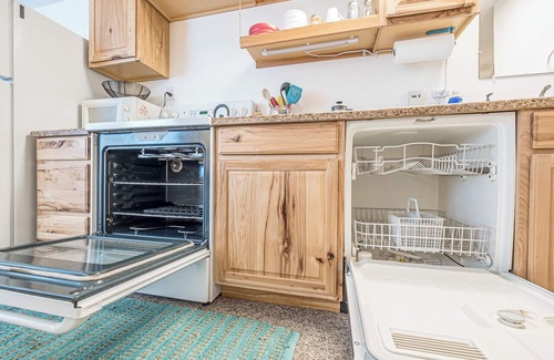 Grand Junction Apartment | Walter's Cozy Cottage Studio - Woof