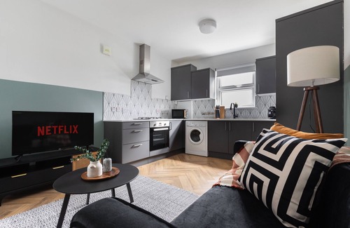 Hoe Street House | Discover Walthamstow Gem: Family-Friendly Urban Retreat