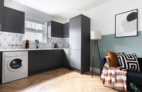 Hoe Street House | Discover Walthamstow Gem: Family-Friendly Urban Retreat