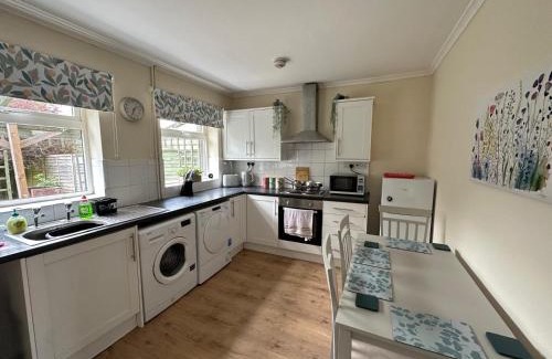 Grantham House | Family-Friendly Stay at Walton Gardens with Pet Welcome