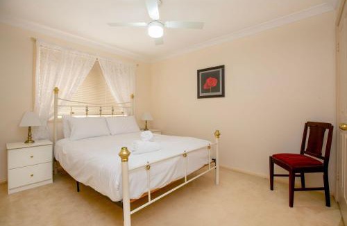 Hillvue House | Elegant Waltzing Matilda: Pet-Friendly Escape Rated 9/10