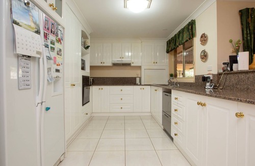 Hillvue House | Inviting Oceanfront Stay at Waltzing Matilda - Hillvue