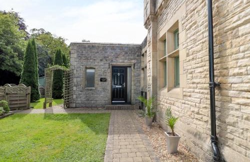 Walworth House | Pet-Friendly Stay at Walworth Castle Lodge - 5 Star Reviews
