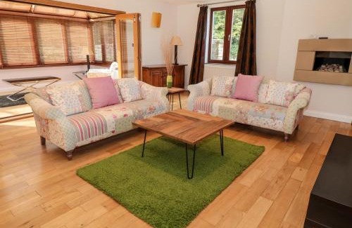 Walworth House | Pet-Friendly Stay at Walworth Castle Lodge - 5 Star Reviews