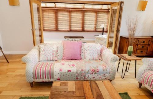 Walworth House | Pet-Friendly Stay at Walworth Castle Lodge - 5 Star Reviews
