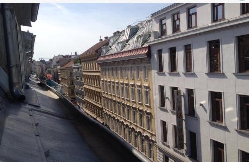 Josefstadt Apartment | Discover Walzhofer Apartment - Family-Friendly Retreat