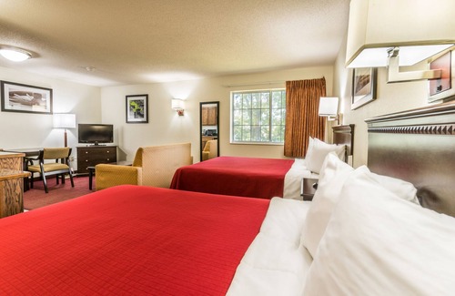 Wamego Hotel | Wamego Inn and Suites: Relax by the Pool, Family-Friendly Stay