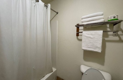 Wamego Hotel | Wamego Inn and Suites: Relax by the Pool, Family-Friendly Stay