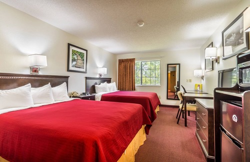 Wamego Hotel | Wamego Inn and Suites: Relax by the Pool, Family-Friendly Stay