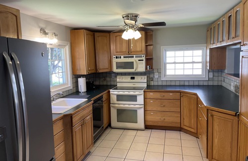 Brooklyn House | Experience Wampler's Lake Cottage: Pet-Friendly Retreat