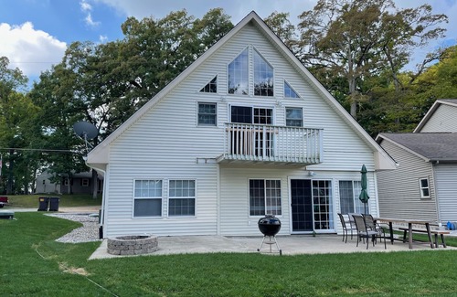 Brooklyn House | Experience Wampler's Lake Cottage: Pet-Friendly Retreat