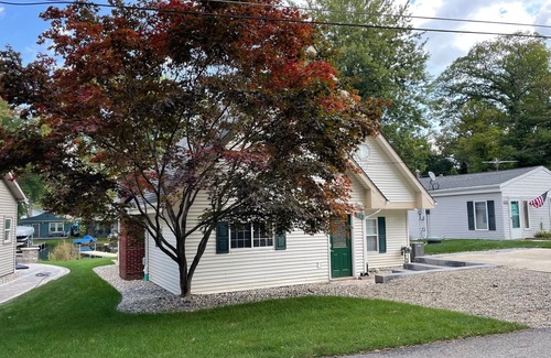 Brooklyn House | Experience Wampler's Lake Cottage: Pet-Friendly Retreat