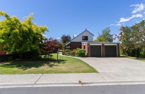 Wanaka House | Relaxing Wanaka Holiday Home - Family-Friendly Getaway