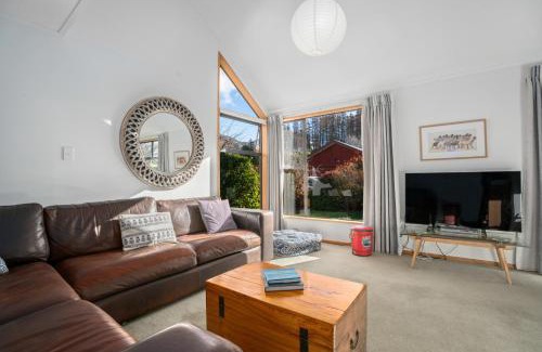 Wanaka House | Relaxing Wanaka Holiday Home - Family-Friendly Getaway