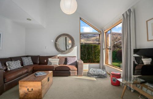 Wanaka House | Relaxing Wanaka Holiday Home - Family-Friendly Getaway