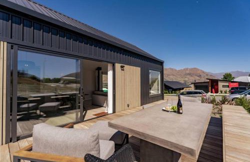 Wanaka House | Wanaka Views with Outdoor dining area Games room for kids Sleeps 8