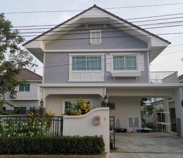 Khlong Song Ton Nun Resort | Cozy Stay Near Suvarnabhumi with Pet-Friendly Perks