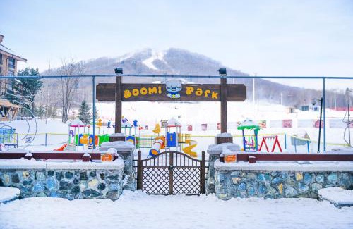 Changbai Mountain West Slope Resort | Discover Wanda Jin Suites Changbaishan - Pet Friendly Paradise