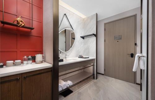 Middle Chaoyang Hotel | Wanda Moments Beijing Qianmen Hotel - Close to Tiananmen Square