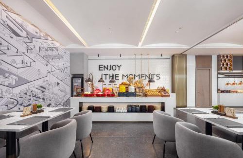 Middle Chaoyang Hotel | Wanda Moments Beijing Qianmen Hotel - Close to Tiananmen Square