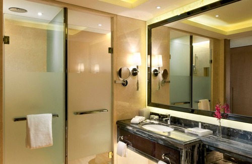 Guangyang District Hotel | Discover Wanda Realm Langfang: 5-Star Comfort & Amenities