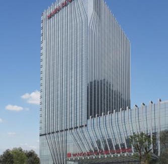 Wuchang Hotel | Experience Elegance at Wanda Realm Wuhan: Oceanfront Bliss