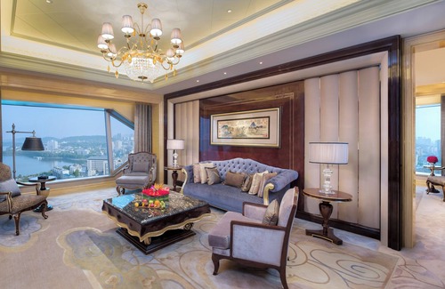 Wuchang Hotel | Experience Wanda Reign Wuhan: 5-Star Luxury Awaits