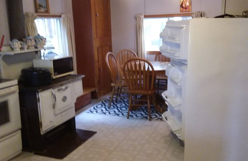 Madawaska Valley Cottage | Wanda's Cozy Duplex Cabin - Pet Friendly & Family Ready