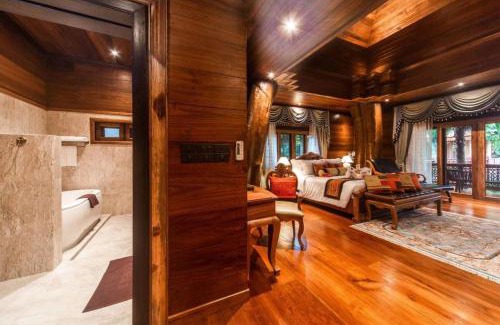 San Kamphaeng Villa | Relax at Khum Wang Nuea Villa with Pool and Breakfast