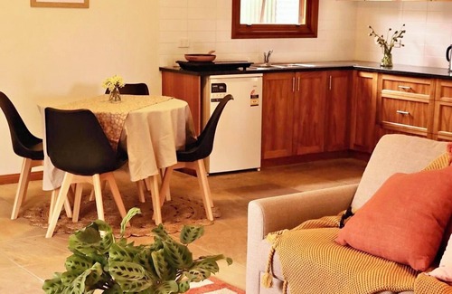 Oura Villa | Wandayali Creek Guesthouse ~ a cosy farmstay just 25 mins to Wagga Wagga