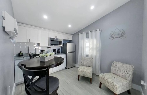 Tampa Villa | Cozy Wander Inn Tiny Home Unit 4 with Spa & Breakfast
