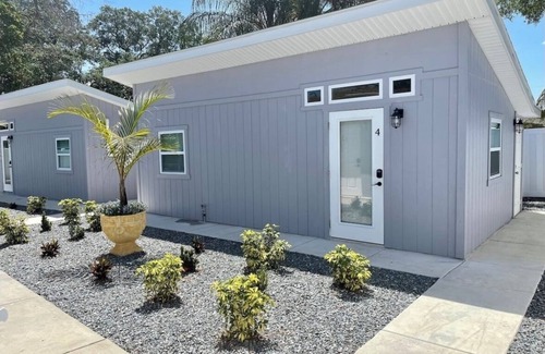 Tampa Villa | Cozy Wander Inn Tiny Home Unit 4 with Spa & Breakfast