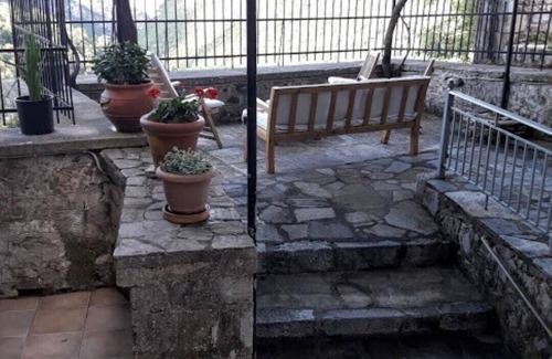 Tripi House | Wanderer's Lodge: Family-Friendly Retreat with Spa & Hot Tub