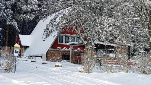 Neuhaus am Rennweg House | Pet-Friendly Stay at Wanderhütte Zum Bernhardsthal, 8.8/10