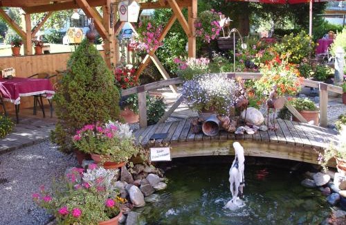 Bach Hotel | Wanderhotel Grüner Baum: Relaxing Spa & Pet-Friendly Escape
