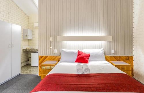 Central Mudgee Hotel | Explore Comfort at Wanderlight Motor Inn with Pool & Breakfast