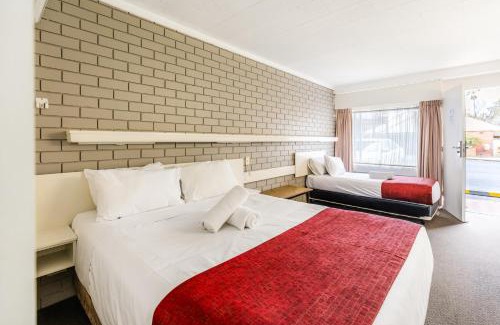 Central Mudgee Hotel | Explore Comfort at Wanderlight Motor Inn with Pool & Breakfast