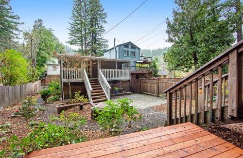 Guerneville House | Cozy Wanderlust Cottage with Hot Tub & Family-Friendly Vibes