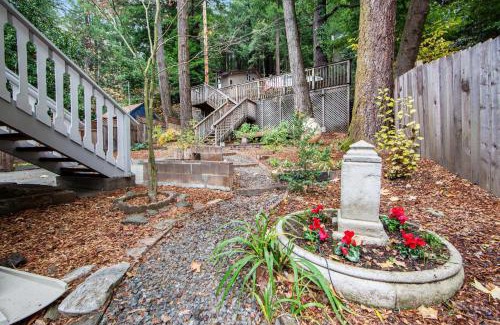 Guerneville House | Cozy Wanderlust Cottage with Hot Tub & Family-Friendly Vibes