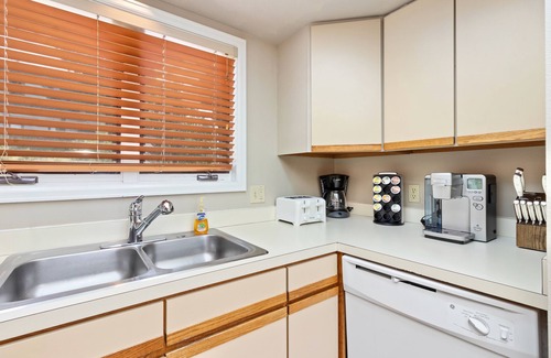 Windcliff Estates House | Discover Relaxation at Windcliff 3 Bedroom Condo Retreat