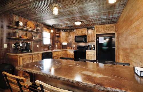 Grandview Plaza Apartment | Wanderlust Suite - 2 Bed, 2 Bath Getaway