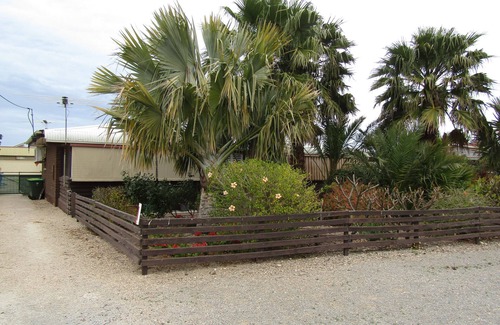 Dalrymple House | Wanderr In - 2 Bedroom Holiday Home with Pool & Ocean View
