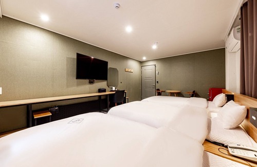 Wando Hotel | Eco-Friendly Comfort at Wando Zeus - Ideal for Families