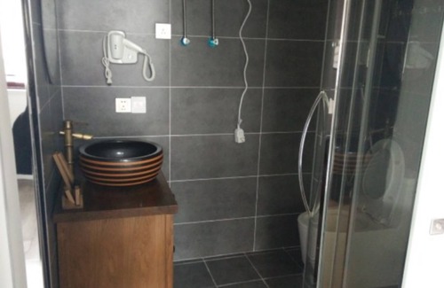 Wuzhong House | Family-Friendly Stay at Wang Tian Ju with Kitchen Access