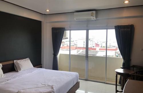Hat Yai House | Discover Wangburapa Grand Hat Yai: Family-Friendly Retreat
